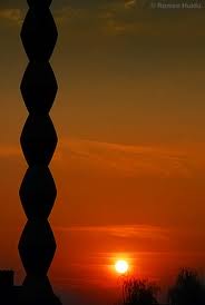 Conform unor masuratori radiestezice, Coloana Infinitului emite pe o raza de 300 m 1 coloana infinitului